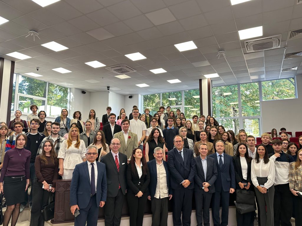 Studenții USM-iști în dialog cu înalți diplomați europeni, în cadrul „Conferințelor FRIȘPA”