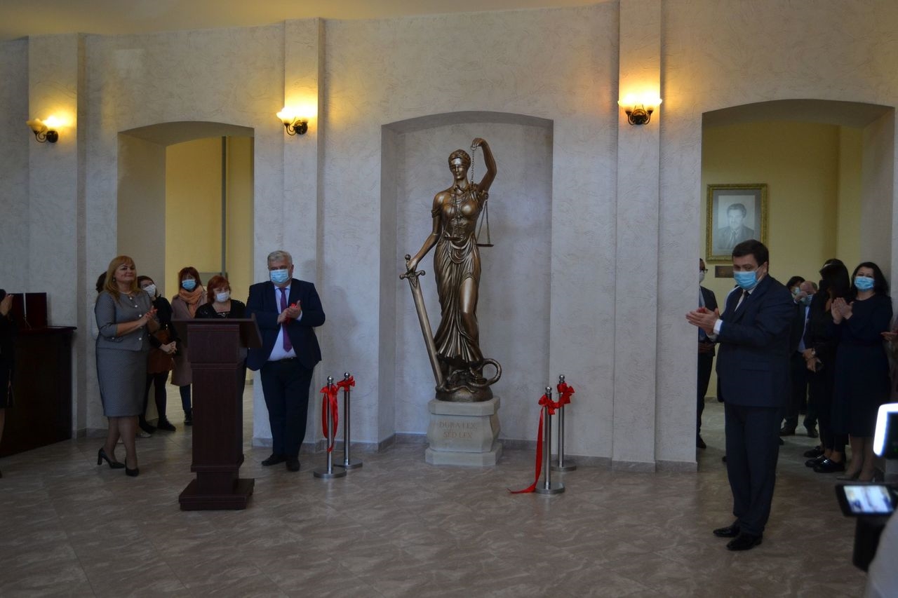 Inaugurarea statuii Zeiței Themis și lansarea Asociației Absolvenților Facultății de Drept
