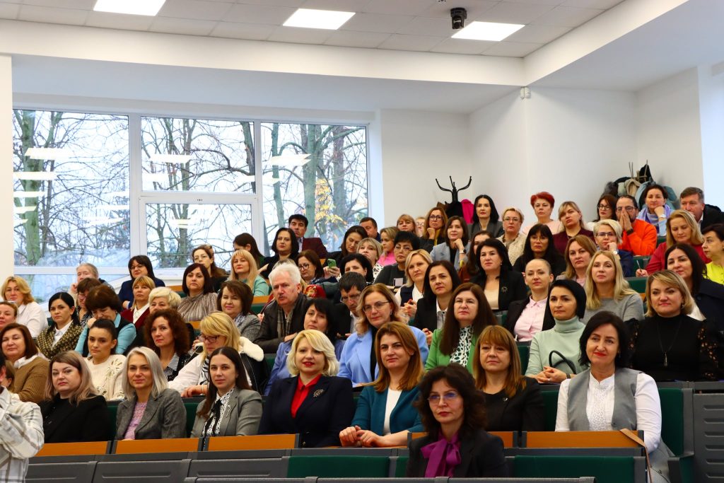 USM și Primăria Chișinău au organizat Seminarul științifico-practic „Managementul educațional în societatea cunoașterii – context, tendințe, factori de dezvoltare”