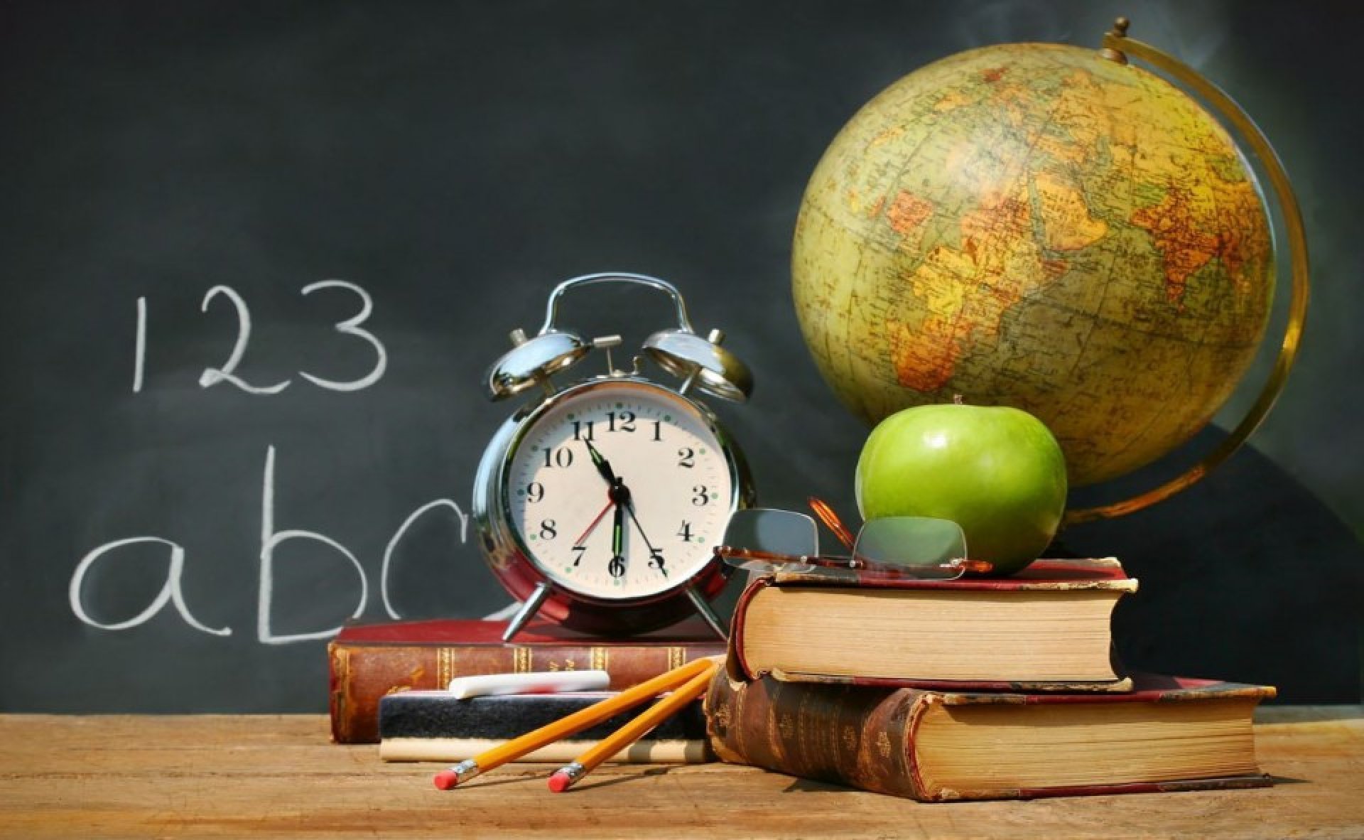 De Ziua Mondială a Educației și Ziua Profesorului