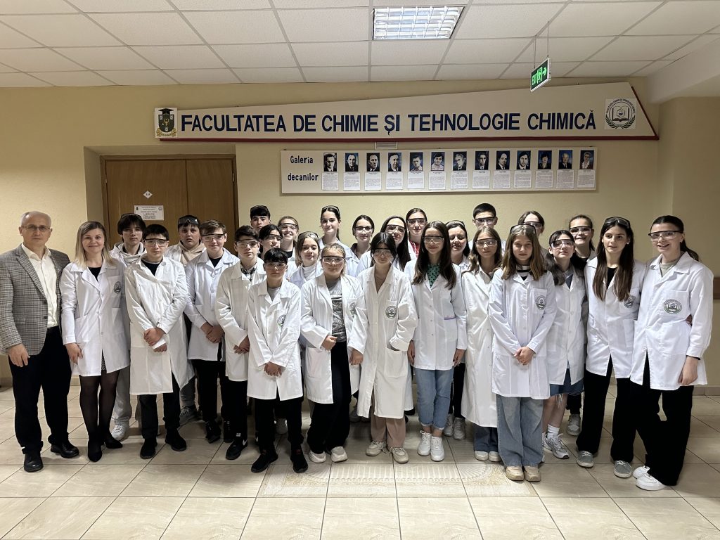 Alți elevi din țară, pasionați de chimie, au fost studenți USM pentru o zi