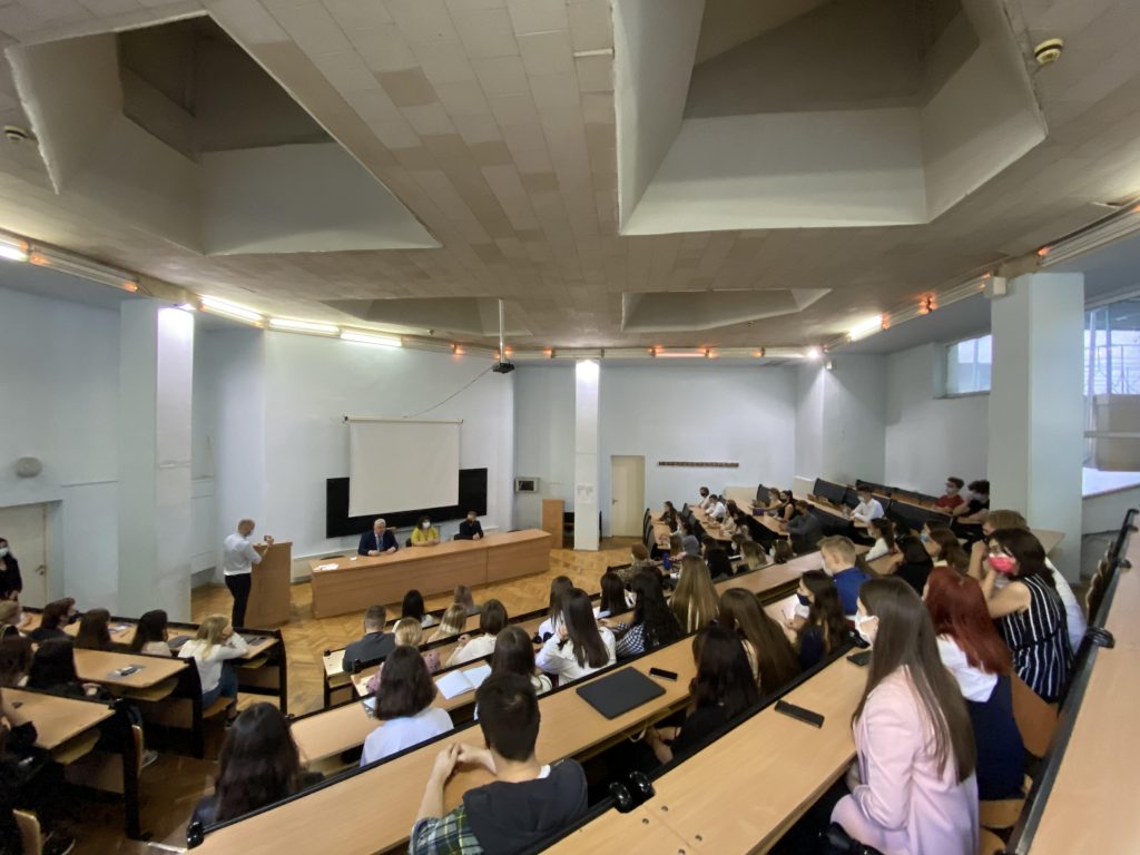Rectorul Igor Șarov către studenții anului I ai FJȘC „Studiați, descoperiți, implicați-vă activ în viața universitară, fiindcă voi sunteți vocea USM”